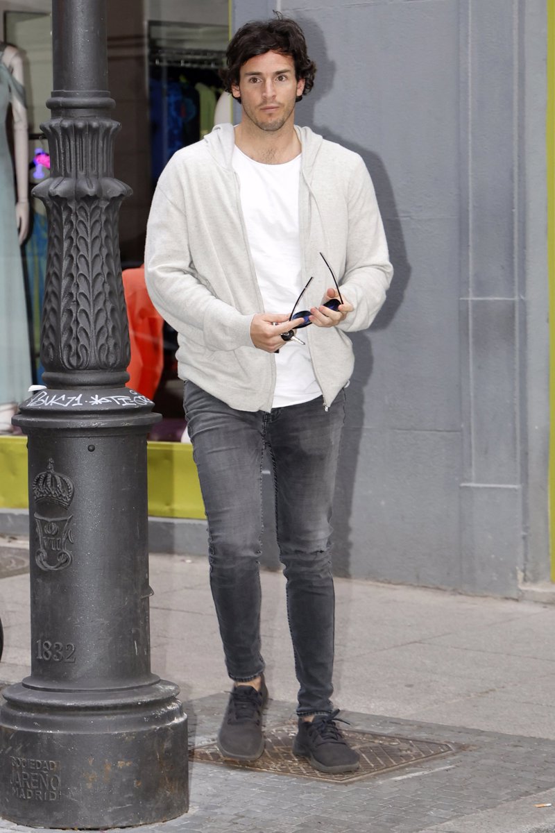 Íñigo Onieva llegando a su casa