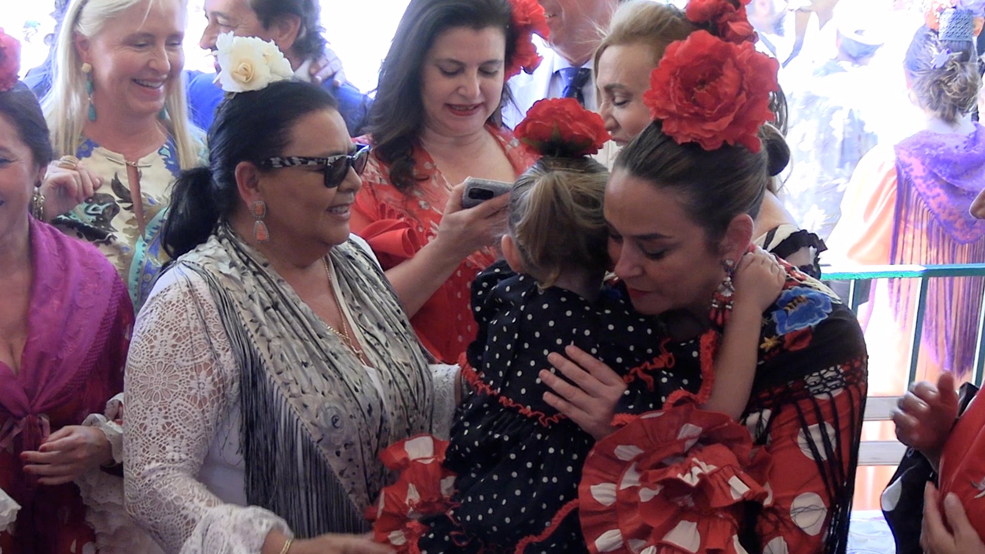 Toñi Moreno, con su hija Lola en el cumpleaños de María del Monte