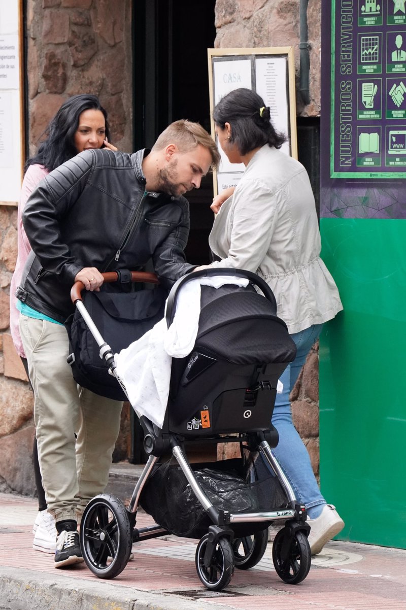 José María, pendiente de su hijo en todo momento