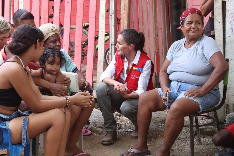 La Reina ha visitado el Barrio de Villa Hermosa