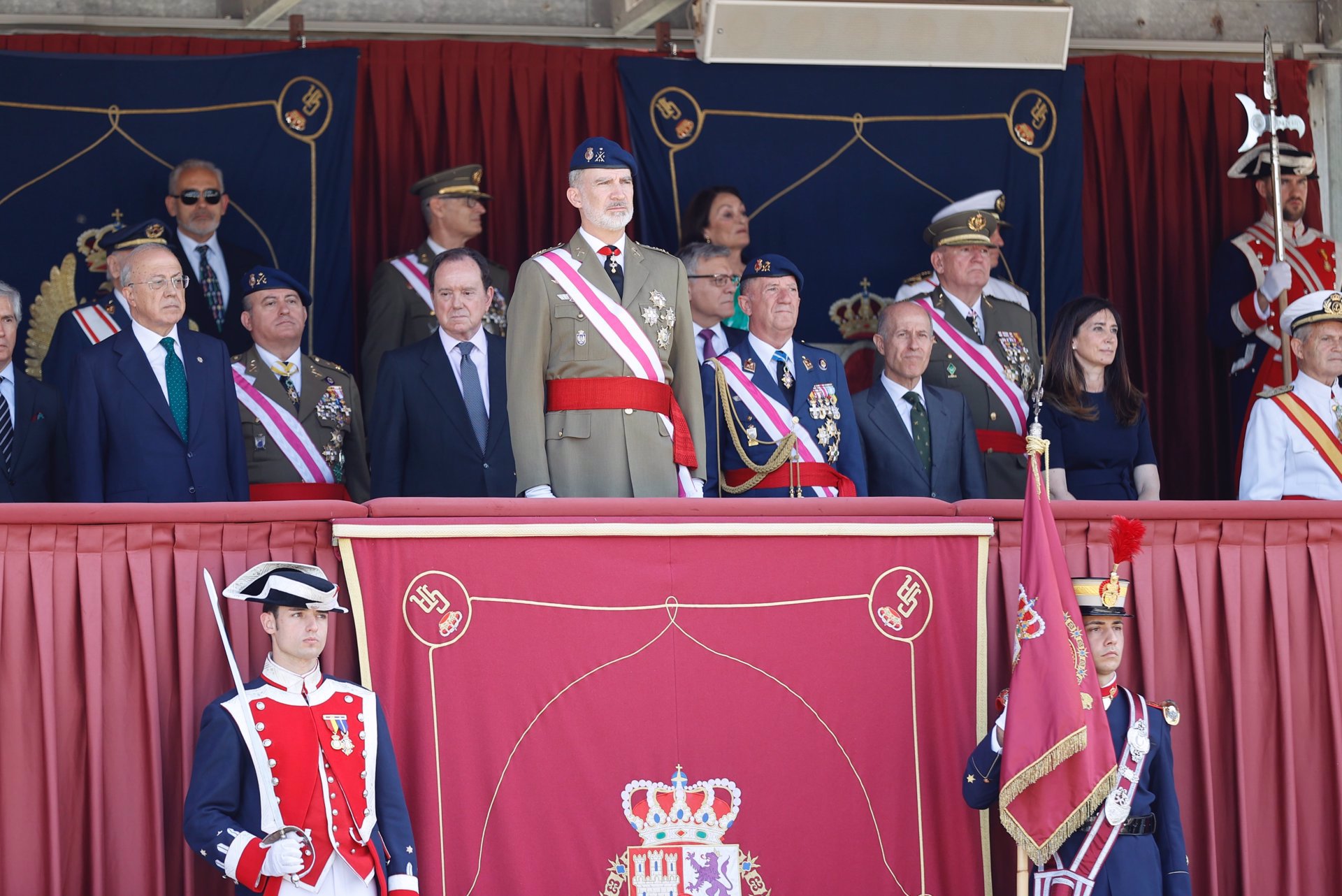 Don Felipe ha presido la jura de bandera de personal civil