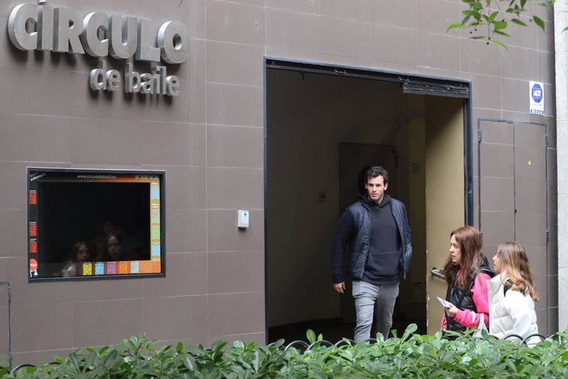 Íñigo Onieva abandonando la academia de baile