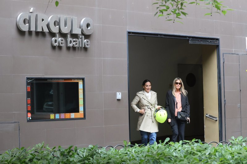 Tamara, abandonando la academia de baile con Susana Uribarri