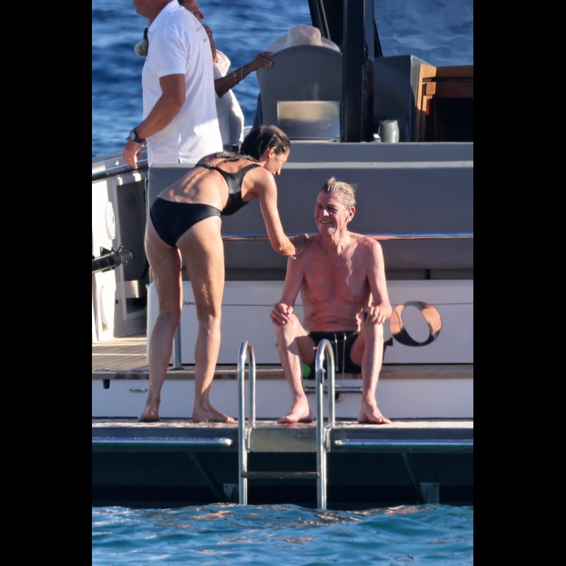 Gestos cariñosos y confidencias entre la pareja