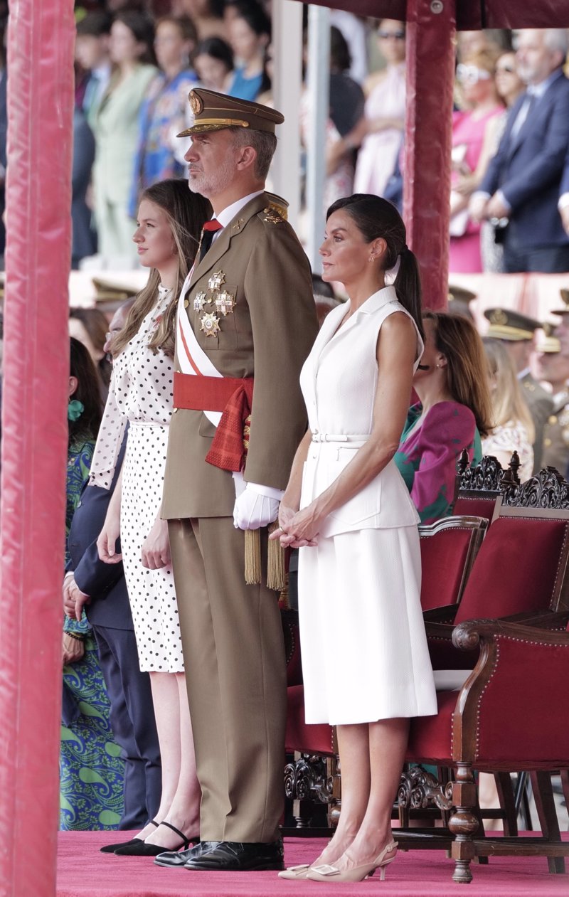 Doña Letizia ha rescatado un dos piezas blanco de Felipe Varela