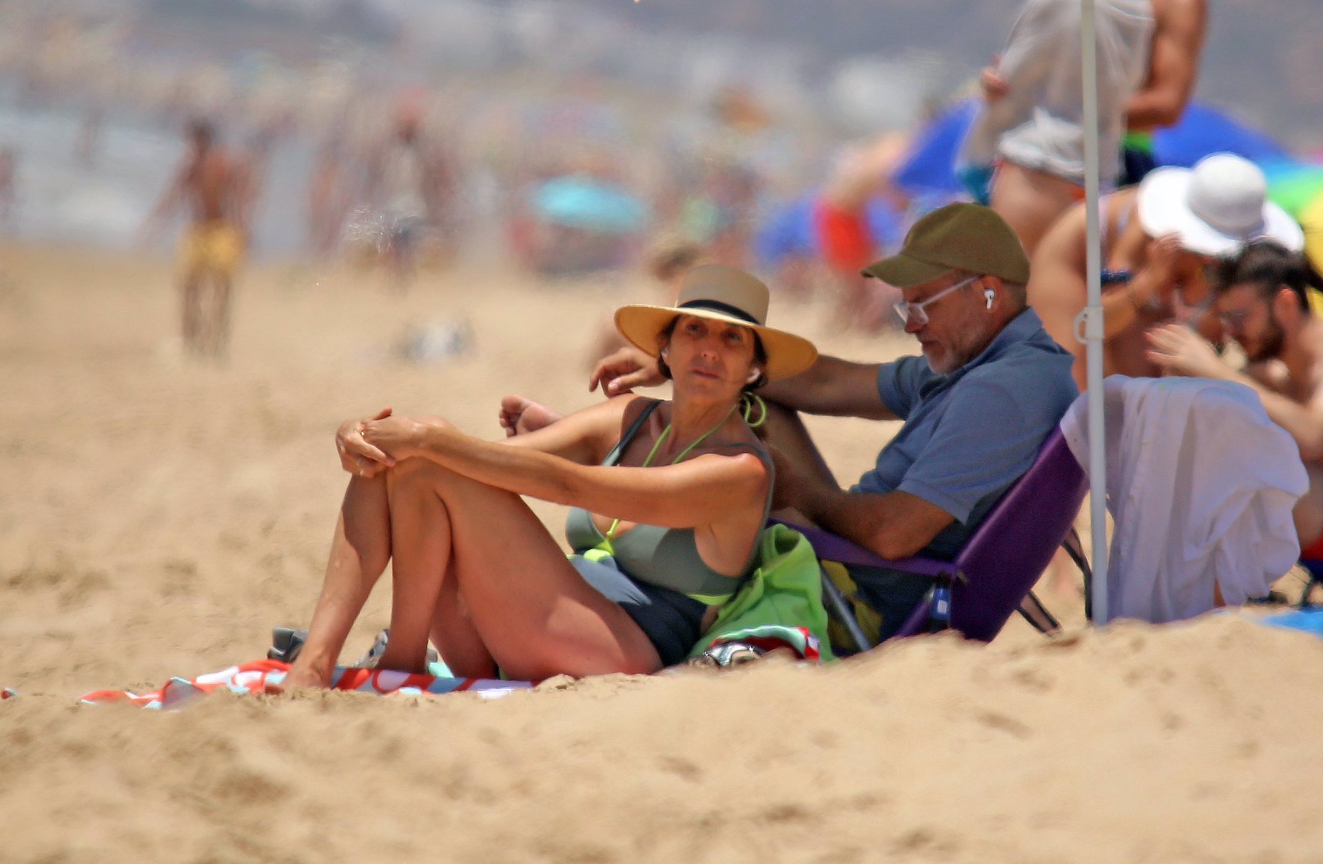 Paz, día de relax con su novio en las playas de Cádiz