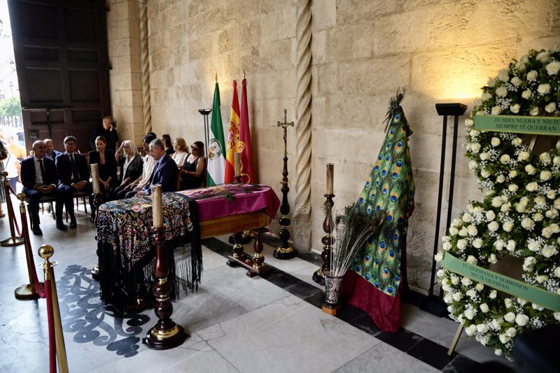 Capilla ardiente de María instalada en el Ayuntamiento de Sevilla
