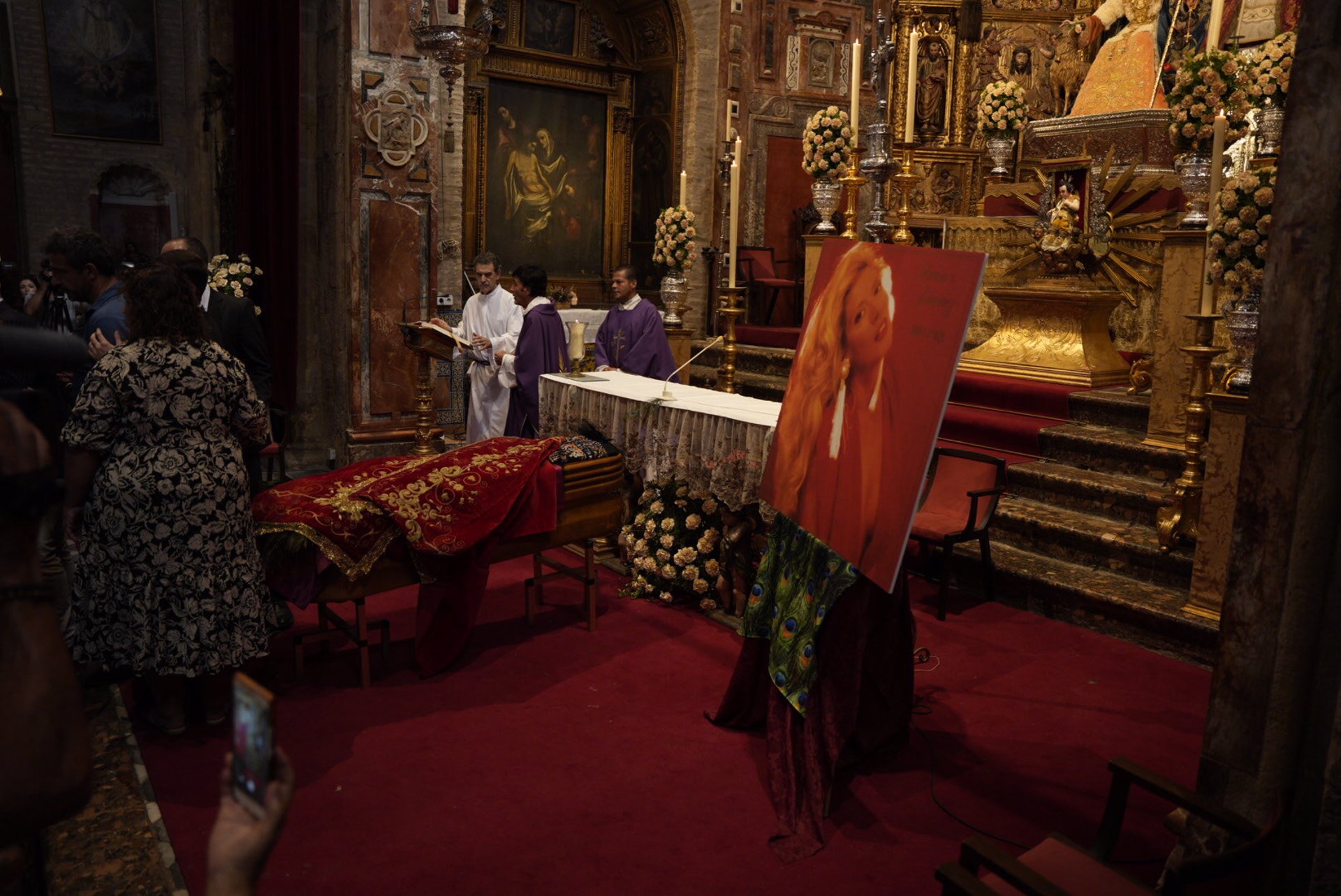 El funeral de la cantante se ha celebrado en la parroquia de Santa Ana en Triana