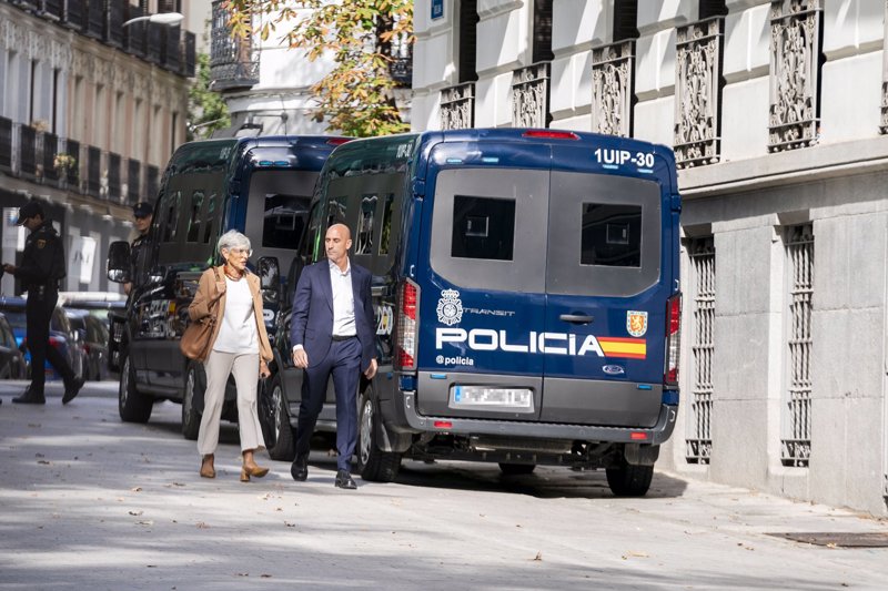 Luis Rubiales, a su llegada a la Audiencia Nacional acompañado por su abogada Olga Tubau