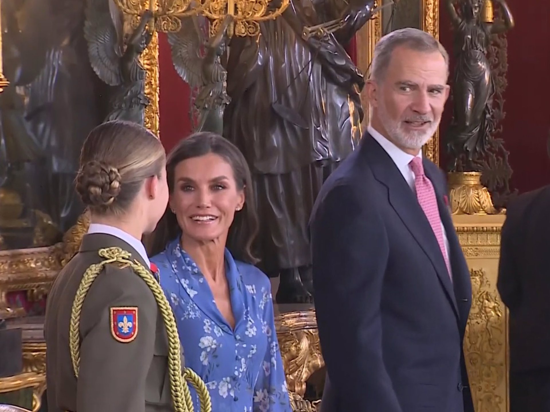 Los Reyes mirando orgullosos a Leonor