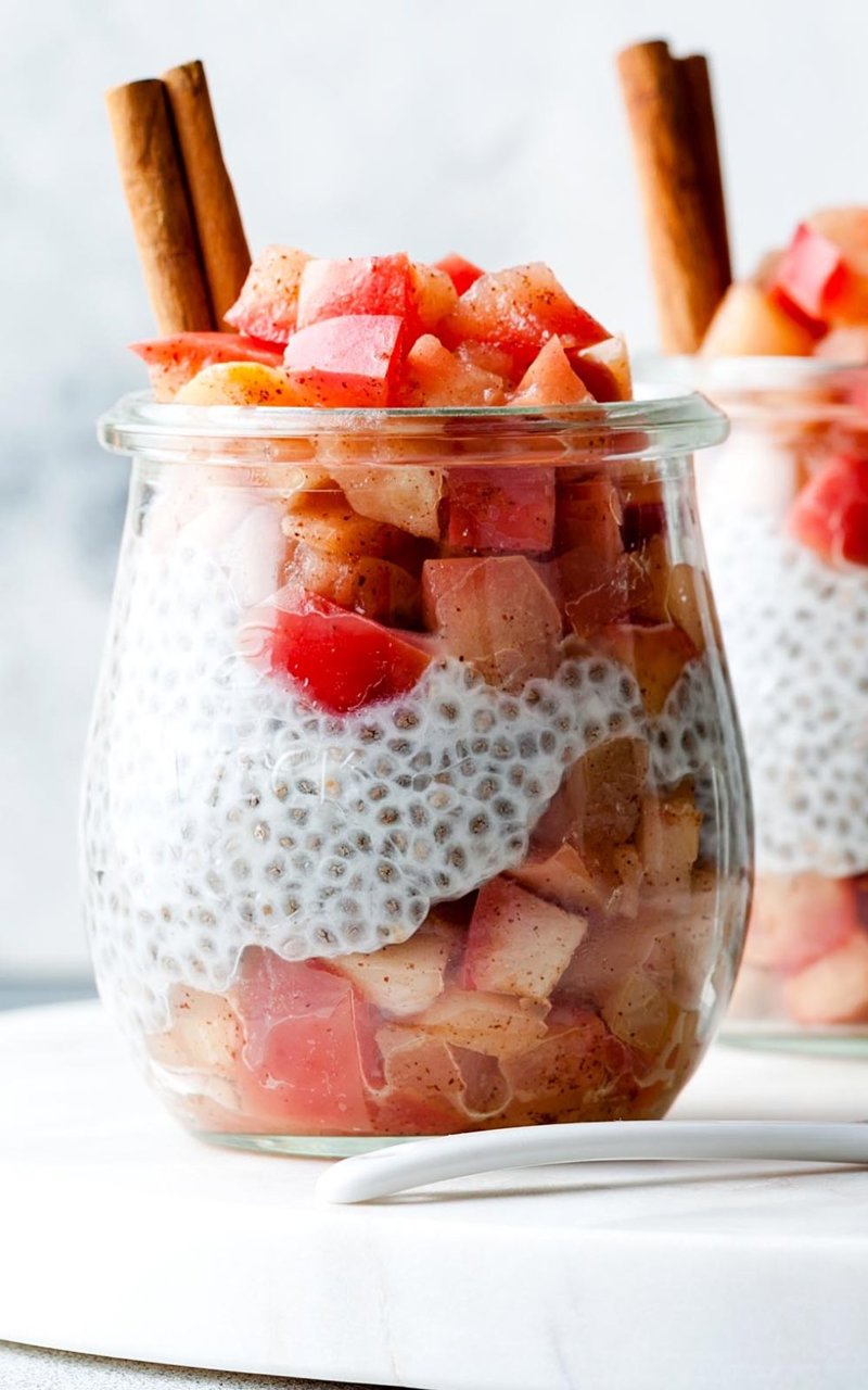 Manzana con pudin vegano y canela