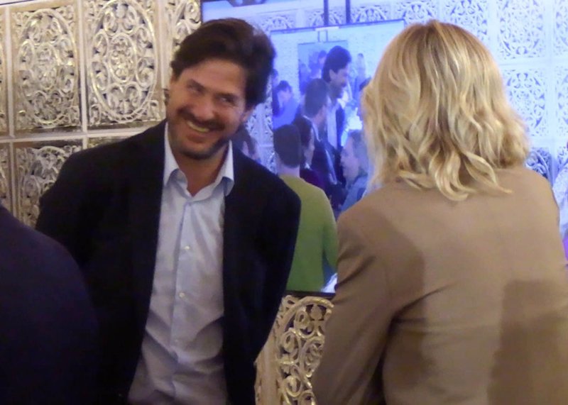 Íñigo, mirando cómplice a Susanna Griso