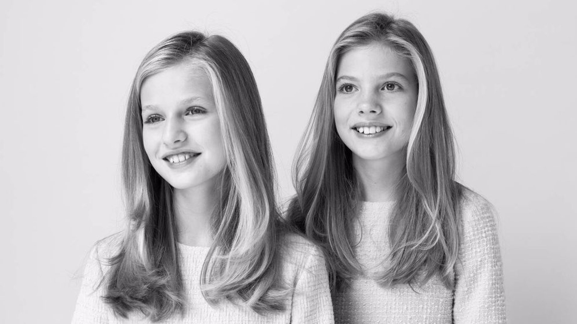 Último retrato oficial de las hijas de los Reyes Felipe y Letizia