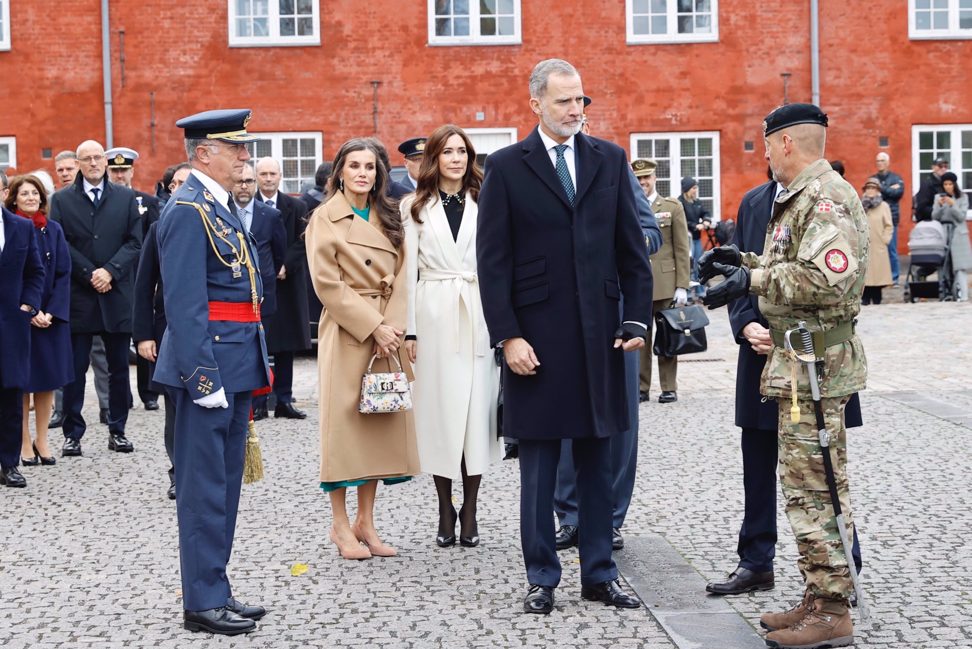 Los Reyes y los Príncipes daneses han visitado el Memorial de la Ciudadela de Copenhague