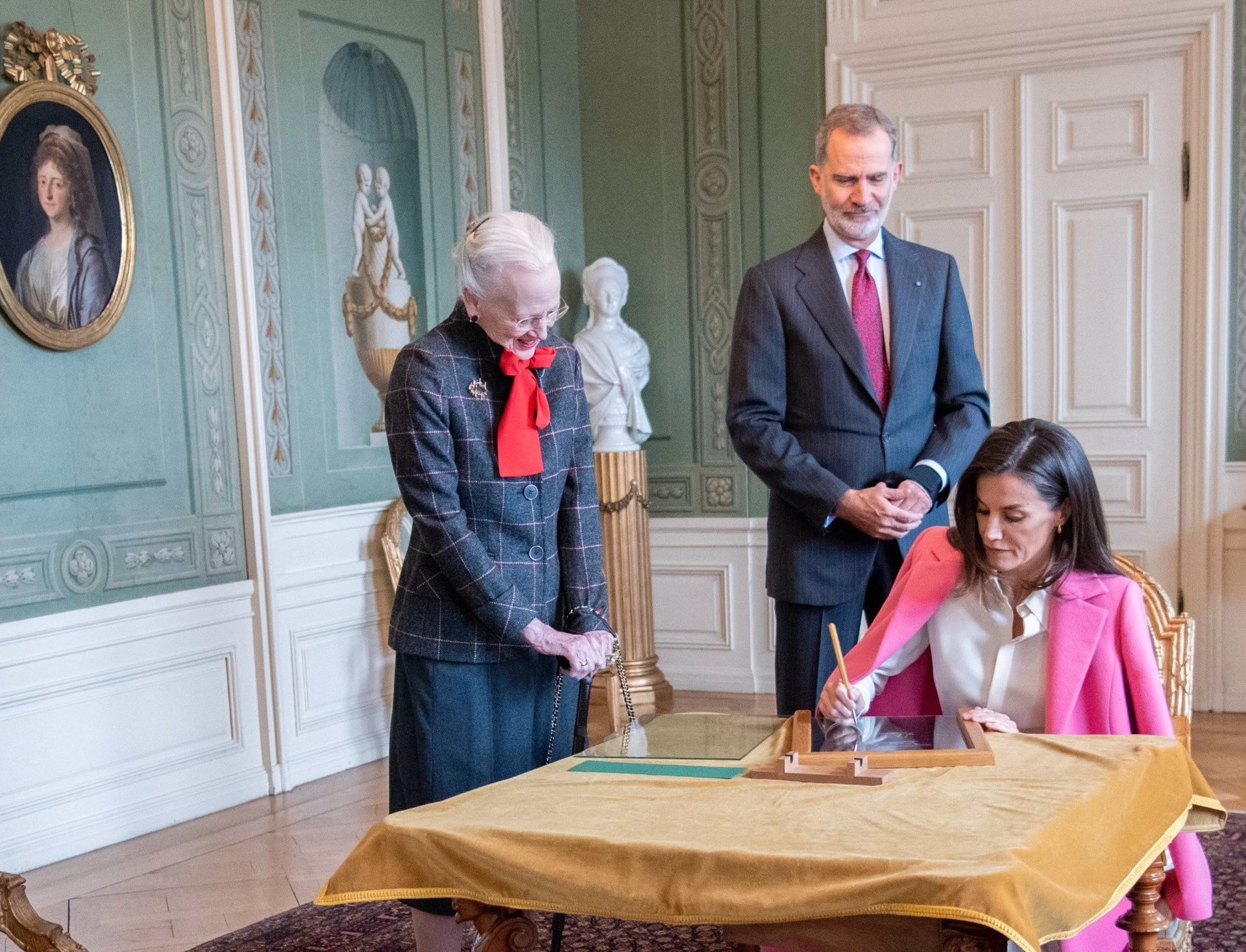 Los Reyes se han despedido de la Reina Margarita de Dinamarca