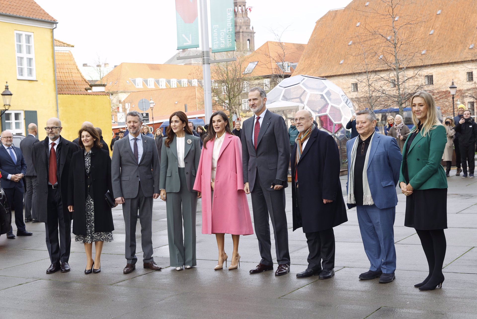 Los Reyes y los Príncipes Federico y Mary, este miércoles