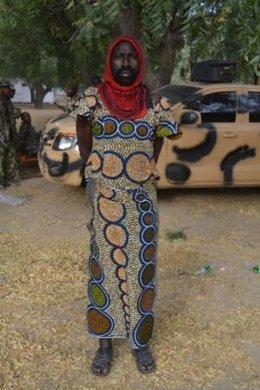 Presunto miliciano de Boko Haram disfrazado de mujer