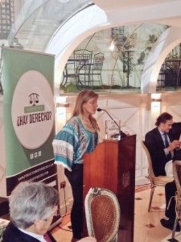 Ana Garrido Ramos, en el momento de recoger los premios