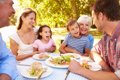 Vivir en familia nos hace más felices, según Harvard