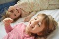 Cómo meter a los niños en la cama y conseguir que se duerman