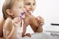 5 trucos para enseñar a los niños a lavarse los dientes