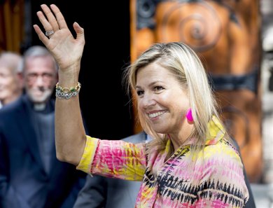Máxima de Holanda reaparece tras la muerte de su padre