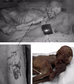 Detalle del tatuaje en la momia masculina