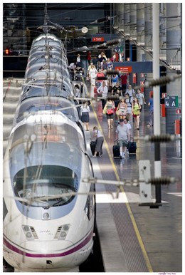 8M.- Renfe suprime un centenar de trenes AVE y Larga Distancia el viernes ante l