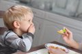 Cuando los niños no quieren comer, ¿es normal que coman poco?