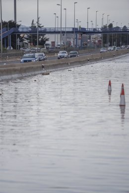 Tramo inundado de la autovía del Este, A-3, en la salida de Valencia, a 12 de noviembre de 2022