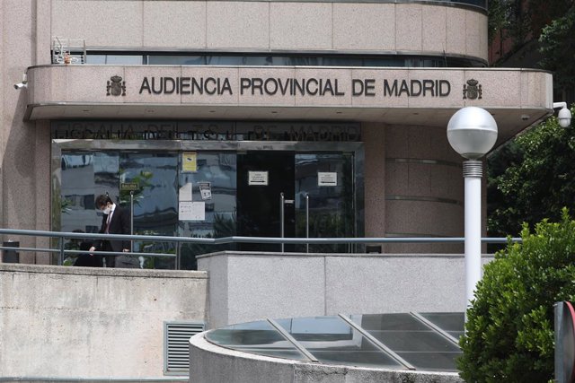 Archivo - Entrada de l'Audincia Provincial de Madrid