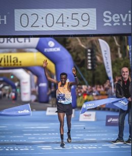 El etíope Gadisha Birhanu Shumie se impone en la 38ª edición del Zurich Maratón de Sevilla 2023