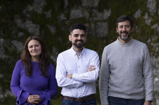 Archivo - El coordinador de Podemos Galicia, Borja San Ramón (centro), la portavoz, Verónica Hermida (izquierda), y el diputado Antón Gómez-Reino (derecha).