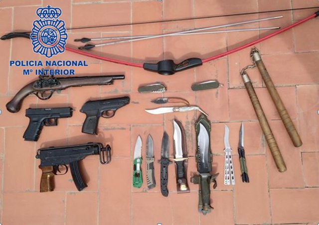 Nota De Prensa Y Fotografía;" La Policía Nacional Detiene A Un Hombre Tras Amenazar De Muerte A Una Mujer Y A Su Nieta De Corta Edad"