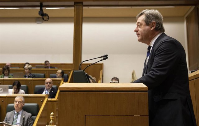 El consejero de Cultura y Política Lingüística, Bingen Zupiria,en el pleno