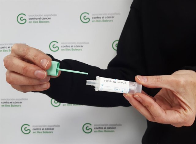 Test de Sangre Oculta en Heces (TSOH) para detectar el cáncer de colon.