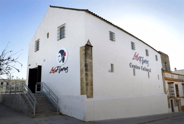 Fachada del Centro Cultural Lola Flores, en la antigua Nave del Aceite de Jerez de la Frontera (Cádiz)