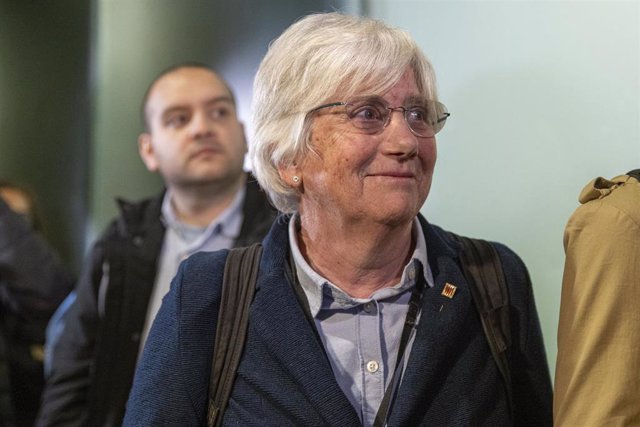 La exconsellera de Educación de la Generalitat Clara Ponsatí sale en libertad provisional de la Ciutat de la Justícia, a 28 de marzo de 2023, en Barcelona, Cataluña (España).  La exconsellera Clara Ponsatí ha salido en libertad provisional tras pasar a di