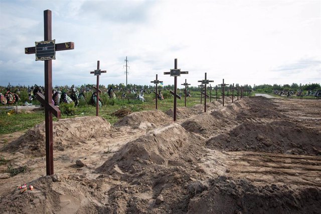 Archivo - Cementerio en la localidad ucraniana de Bucha