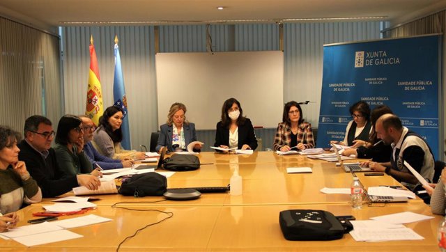 La directora xeral de Recursos Humanos del Sergas, Ana Comesaña Álvarez, y la directora xeral de Planificación e Reforma Sanitaria, Sofía López Linares, en Mesa Sectorial.