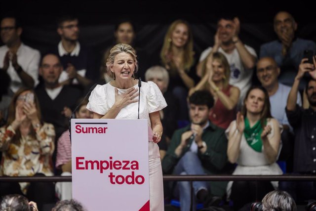 La vicepresidenta segunda y ministra de Trabajo y Economía Social, Yolanda Díaz, interviene en el acto 'Empieza todo' de la plataforma Sumar, en el que presenta su candidatura para la presidencia del Gobierno en las próximas elecciones generales, en el po