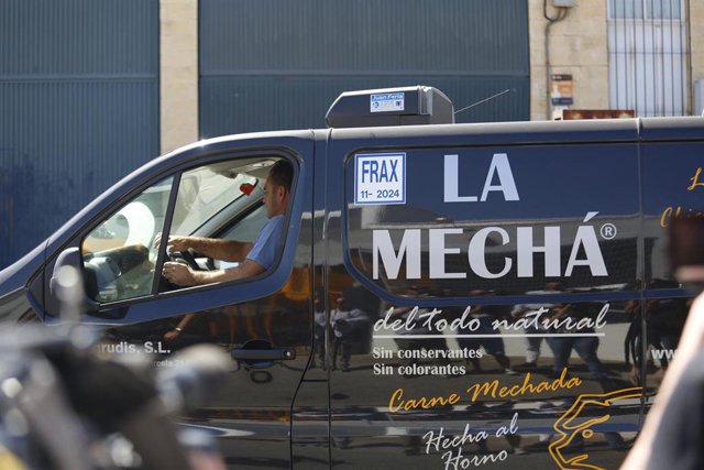 Archivo - Salida de la furgoneta con la que operaba la empresa de la fábrica de Magrudis