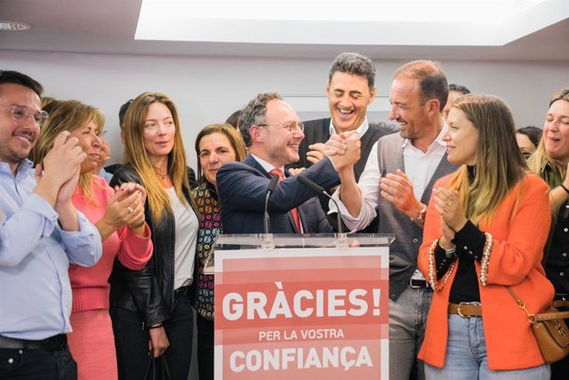 Xavier Espot celebra la victòria electoral a la seu de Demòcrates.