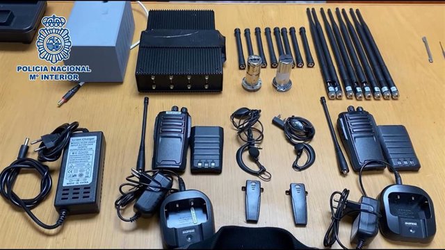 Efectos intervenidos por la Policía tras el arresto de estas tres personas.