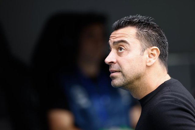 Archivo - L'entrenador del FC Barcelona, Xavi Hernández