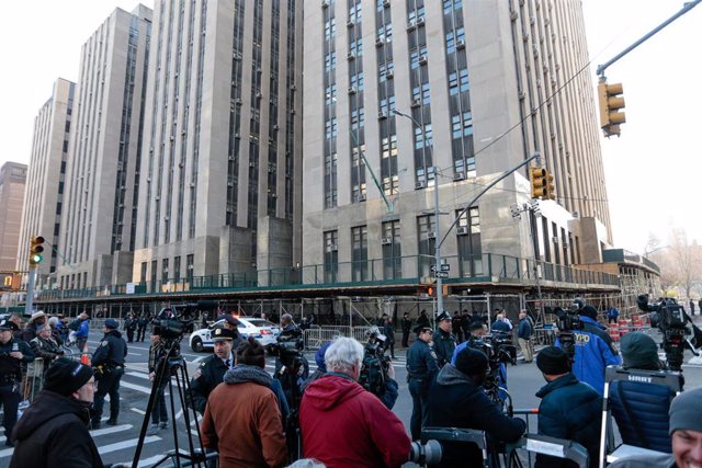 Inmediaciones del tribunal de Nueva York donde debe comparecer el expresidente Donald Trump