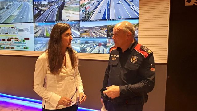La sots-directora general de Gestió del Trànsit del SCT, Lourdes Puigbarraca, i el sotscap de la Comissaria General dels Mossos, Vicenç Gasulla