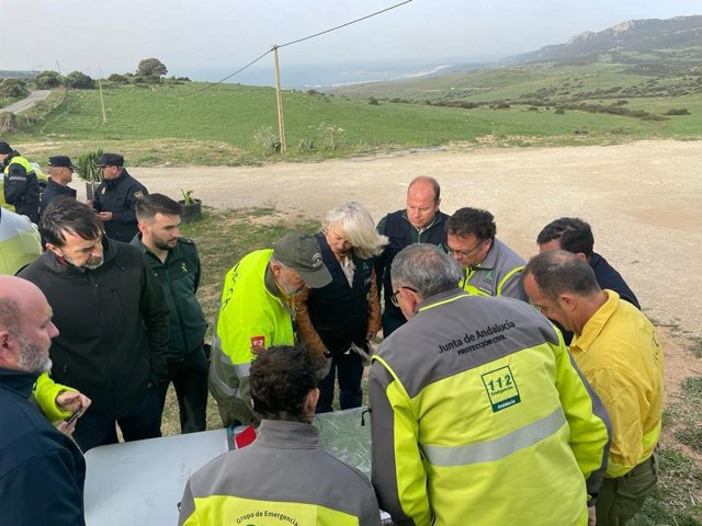 Visita de la delegada de la Junta en Cádiz, Mercedes Colombo, al Puesto de Mando Avanzado del incendio forestal declarado el miércoles, 5 de abril de 2023, en el término de Tarifa.