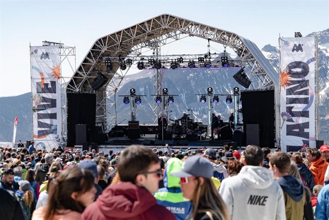 Loquillo reúne a más de 2.500 personas en Aramón Formigal-Panticosa