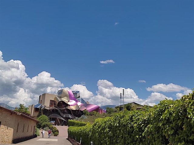 Jornada soleada en Elciego (Álava)